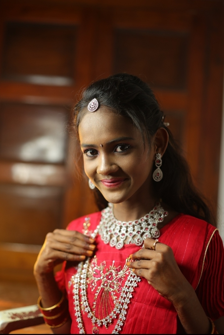 Divya Beauty Parlour