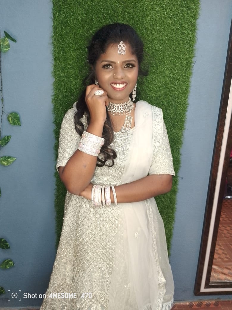 Divya Beauty Parlour